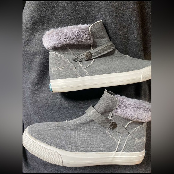 Blowfish Shoes - Blowfish sneakers
In good condition
Size 8.5